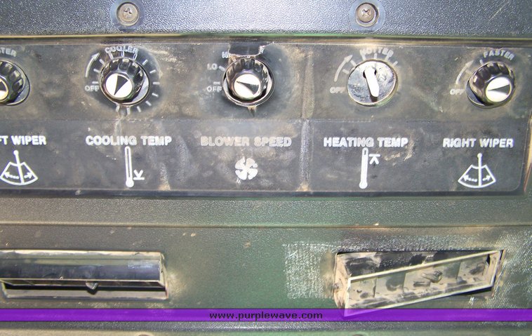 image for item 8094 1981 John Deere 4440 tractor