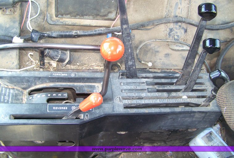 image for item 8094 1981 John Deere 4440 tractor