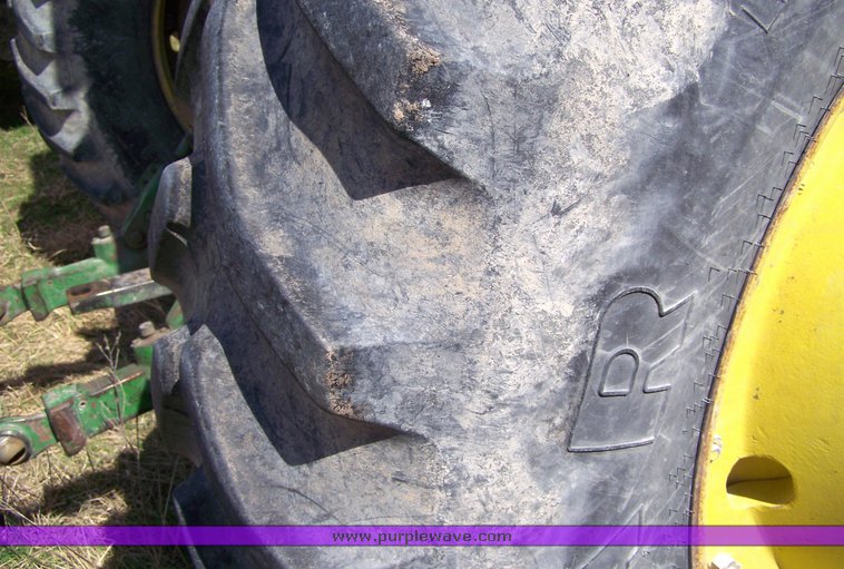 image for item 8094 1981 John Deere 4440 tractor