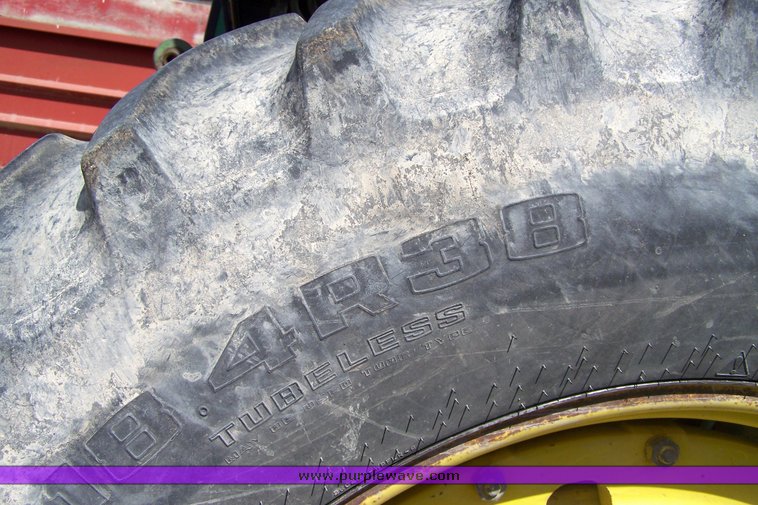 image for item 8094 1981 John Deere 4440 tractor