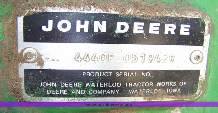 image for item 8094 1981 John Deere 4440 tractor