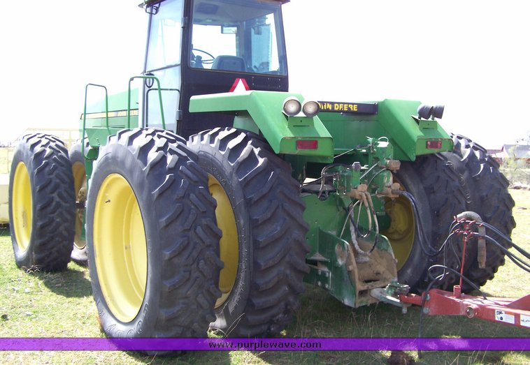 image for item 8096 1991 John Deere 8760 tractor