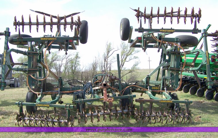 image for item 8099 Sunflower 3350-23 35' blade plow