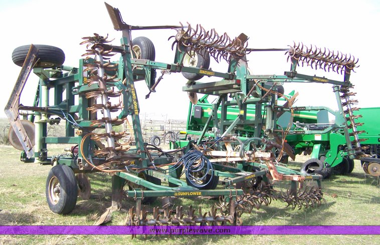 image for item 8099 Sunflower 3350-23 35' blade plow