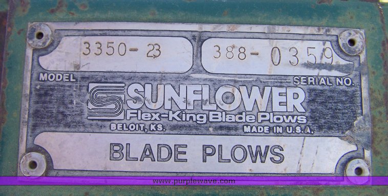 image for item 8099 Sunflower 3350-23 35' blade plow