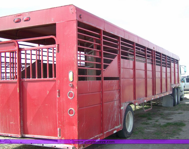 image for item 8104 1997 Mcel 40' ground load stock trailer