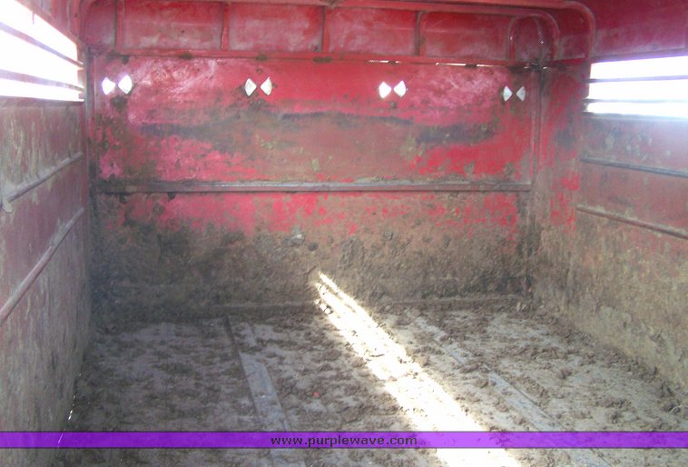 image for item 8104 1997 Mcel 40' ground load stock trailer