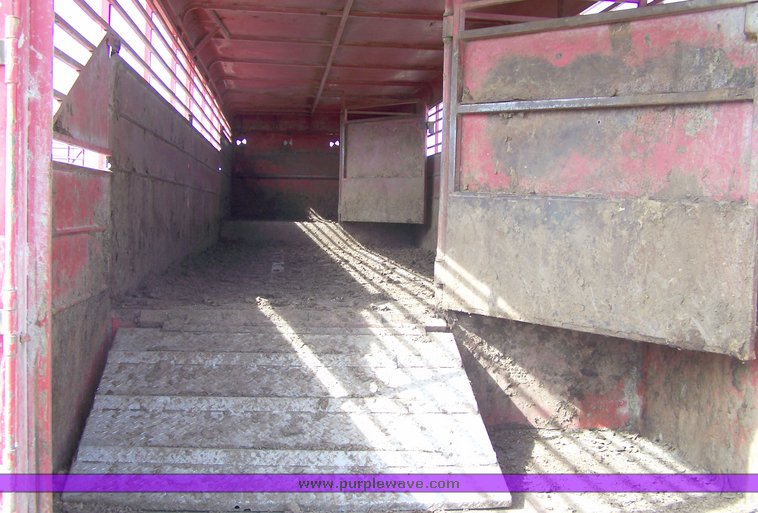 image for item 8104 1997 Mcel 40' ground load stock trailer