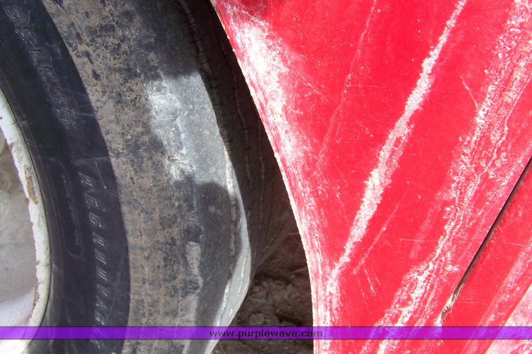 image for item 8104 1997 Mcel 40' ground load stock trailer