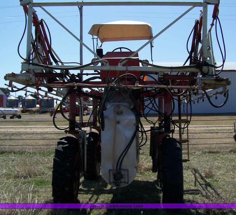 image for item 8623 1976 Hagie 470 Hi-tractor sprayer