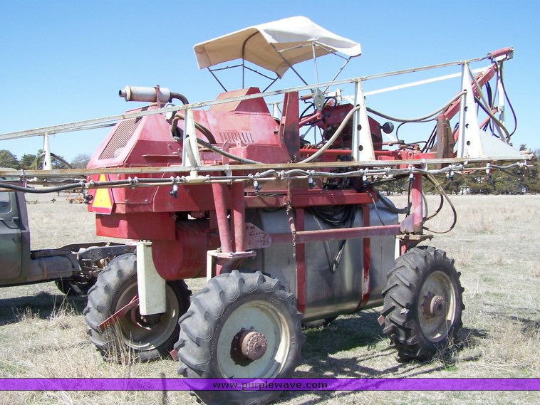 image for item 8623 1976 Hagie 470 Hi-tractor sprayer