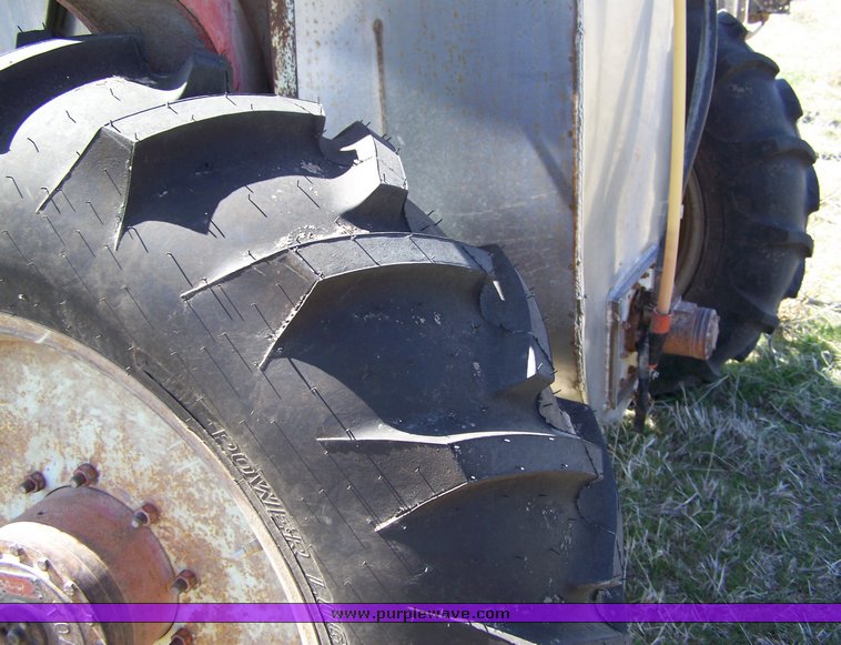 image for item 8623 1976 Hagie 470 Hi-tractor sprayer