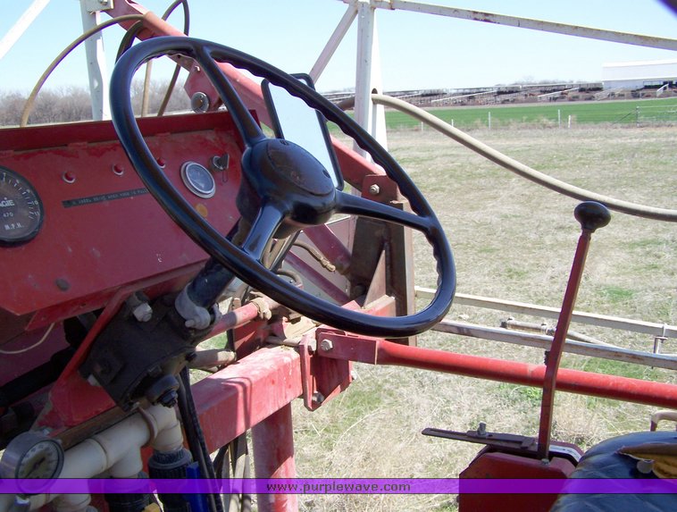image for item 8623 1976 Hagie 470 Hi-tractor sprayer