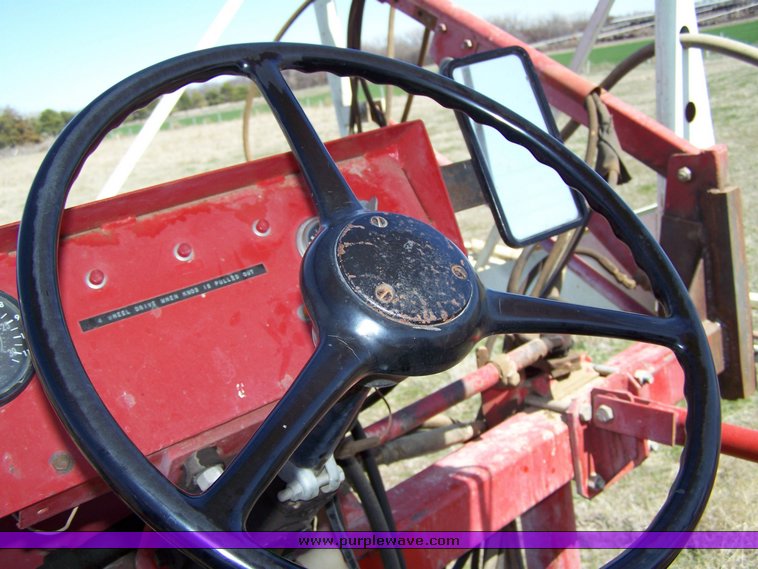 image for item 8623 1976 Hagie 470 Hi-tractor sprayer