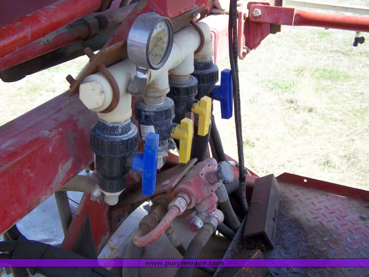 image for item 8623 1976 Hagie 470 Hi-tractor sprayer