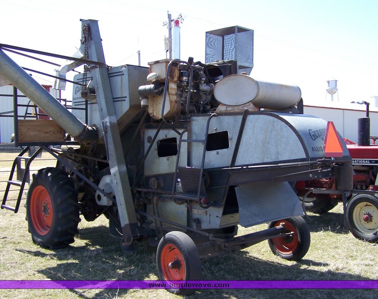 image for item 8626 1963 Gleaner E combine