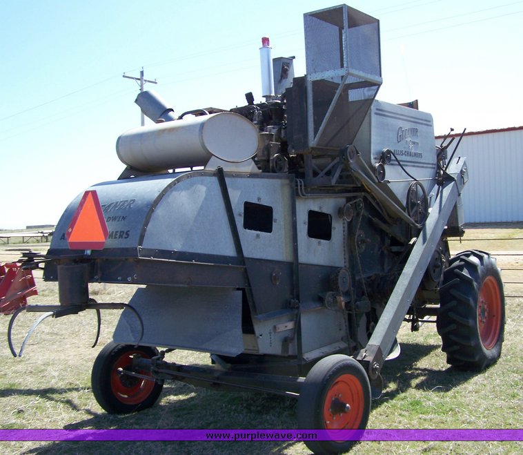 image for item 8626 1963 Gleaner E combine