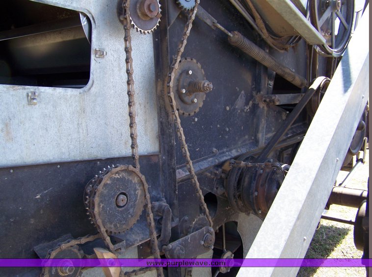 image for item 8626 1963 Gleaner E combine