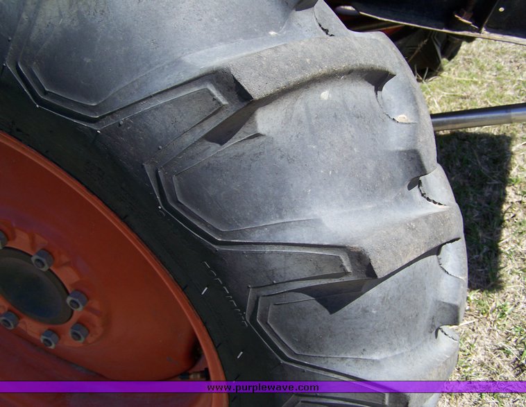 image for item 8626 1963 Gleaner E combine