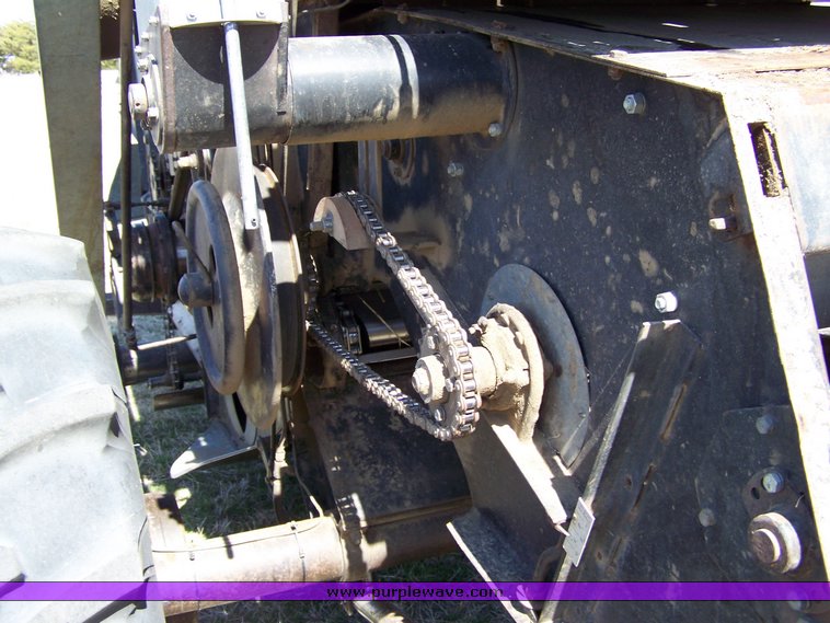 image for item 8626 1963 Gleaner E combine