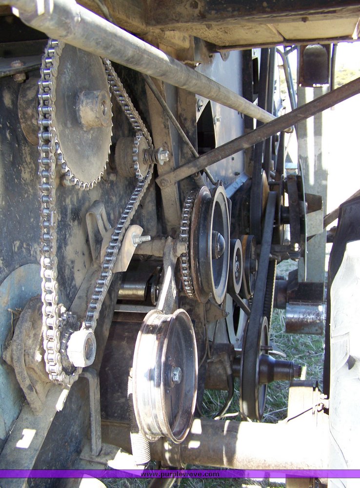 image for item 8626 1963 Gleaner E combine