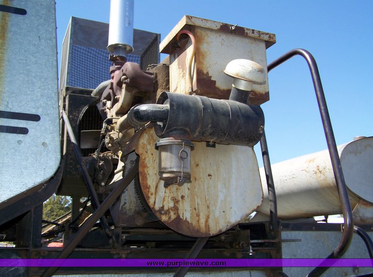 image for item 8626 1963 Gleaner E combine