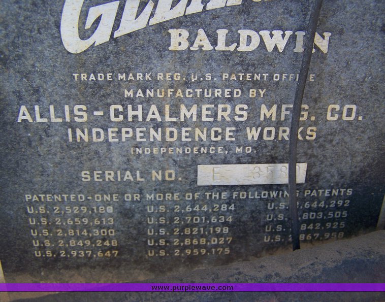 image for item 8626 1963 Gleaner E combine