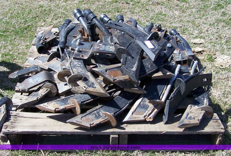 (50) Adams NH3 knives in Hays, KS Item 8978 sold Purple Wave