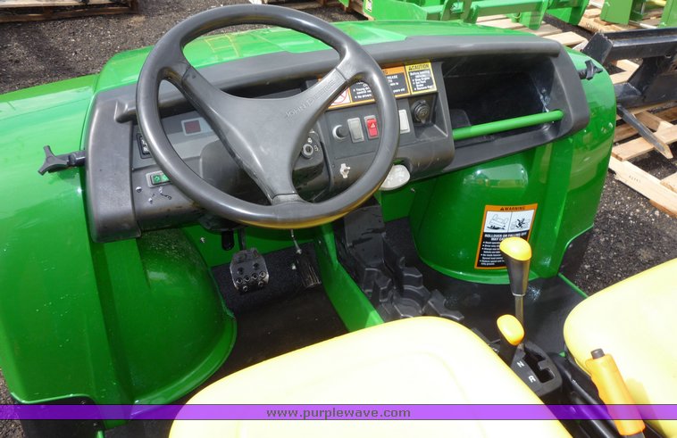 image for item 9010 2004 John Deere HPX Gator