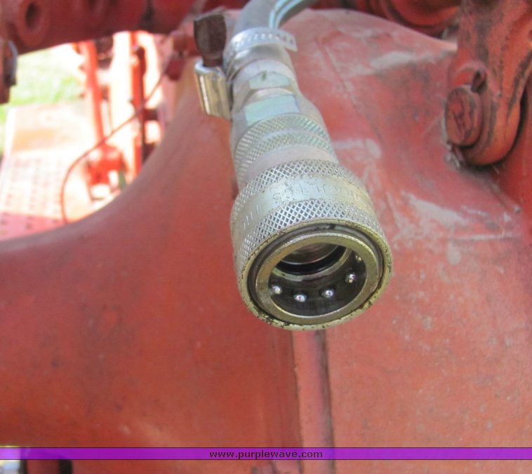 image for item 9065 Ford 800 tractor