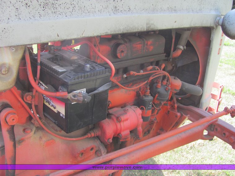 image for item 9065 Ford 800 tractor