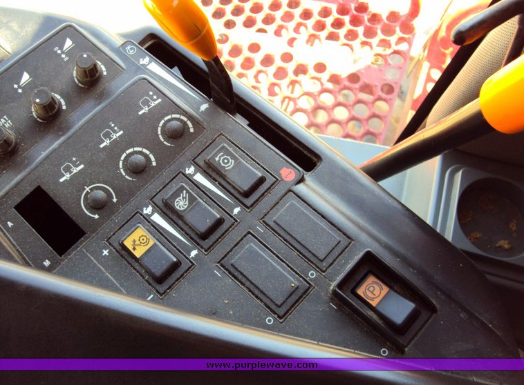 image for item 9503 2004 Case IH 2388 combine