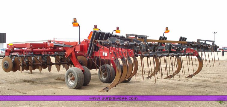 image for item 9504 Wil-Rich 957 DDR deep till seven shank ripper