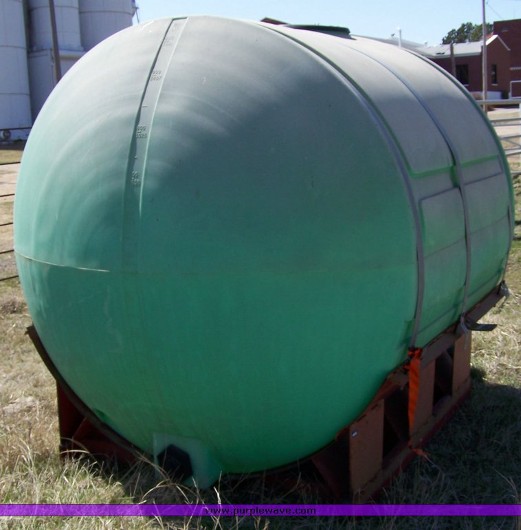 1000 gallon nurse tank in Hays, KS Item 9642 sold Purple Wave