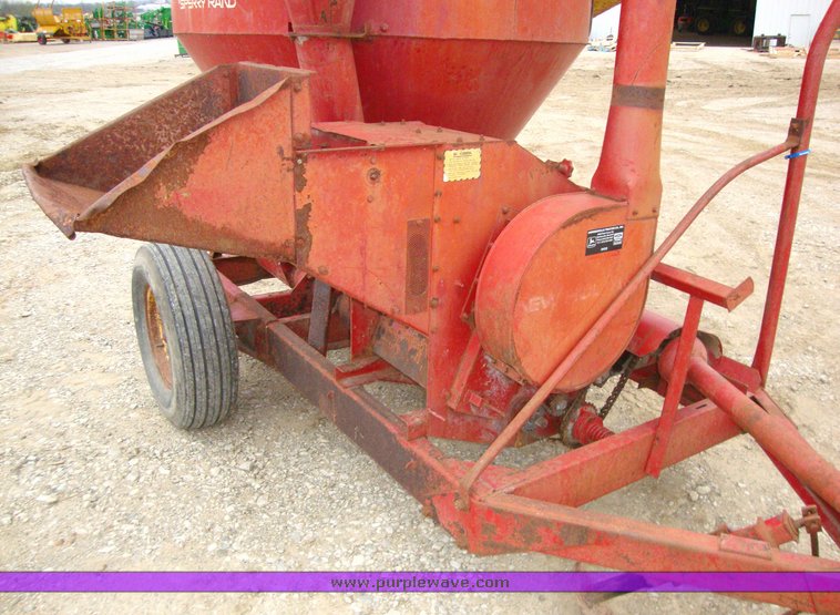 image for item 9805 New Holland 352 grinder mixer