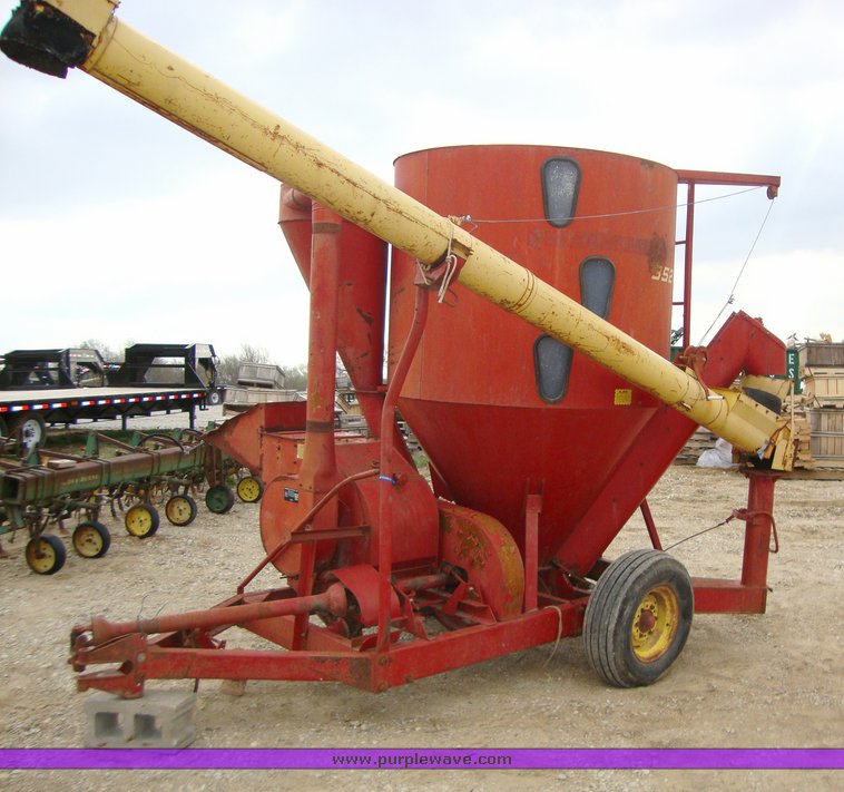 New Holland 352 grinder mixer in Harrisonville, MO Item 9805 sold
