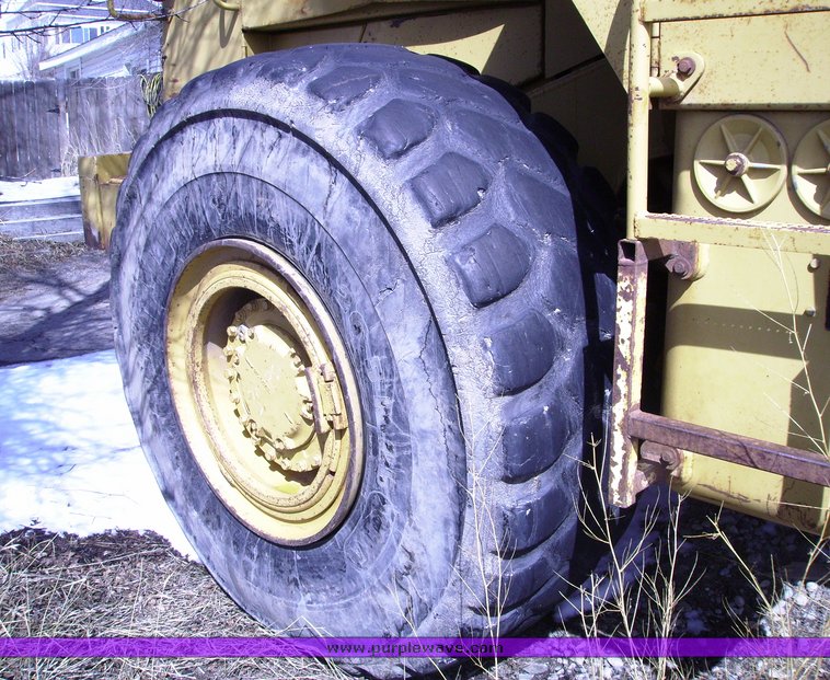 image for item 1008 1990 Caterpillar 966E wheel loader