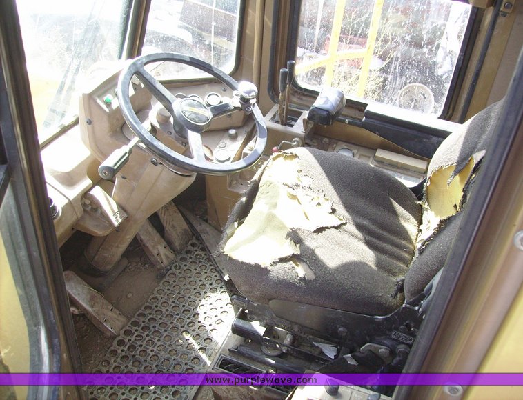 image for item 1008 1990 Caterpillar 966E wheel loader