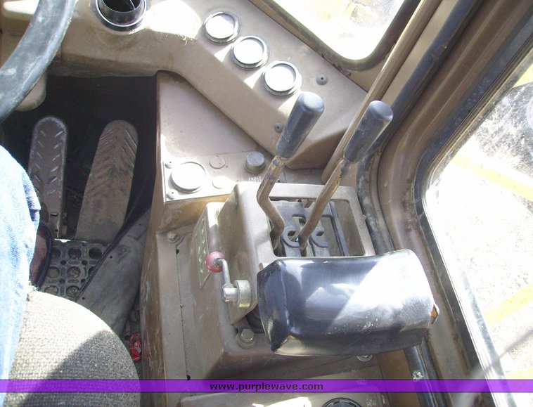 image for item 1008 1990 Caterpillar 966E wheel loader