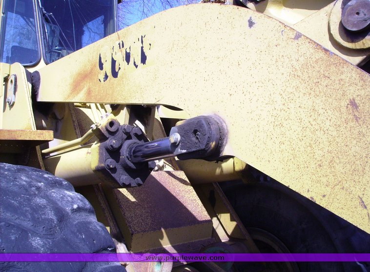 image for item 1008 1990 Caterpillar 966E wheel loader