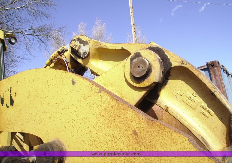 image for item 1008 1990 Caterpillar 966E wheel loader