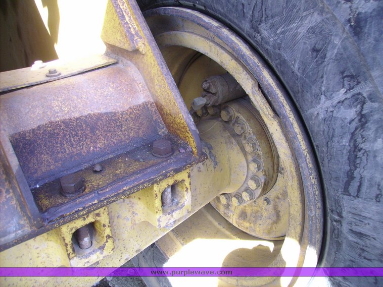 image for item 1008 1990 Caterpillar 966E wheel loader