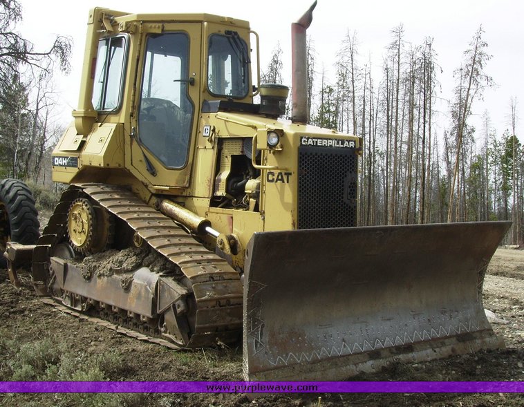 image for item 1011 1989 Caterpillar D4H dozer