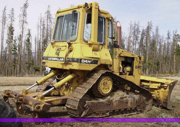 image for item 1011 1989 Caterpillar D4H dozer