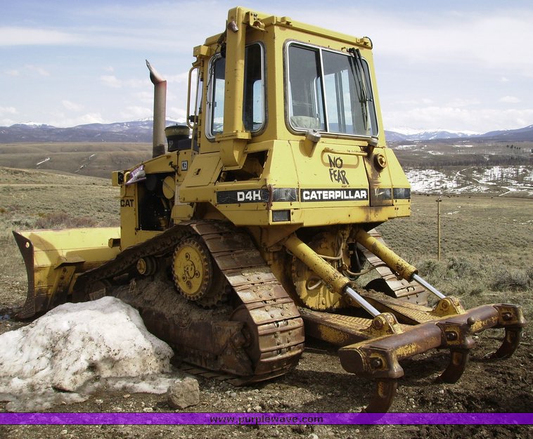 image for item 1011 1989 Caterpillar D4H dozer