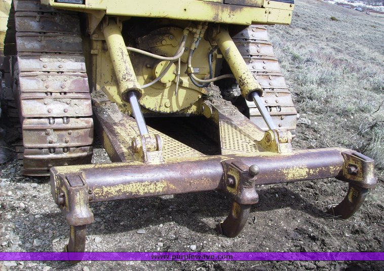 image for item 1011 1989 Caterpillar D4H dozer