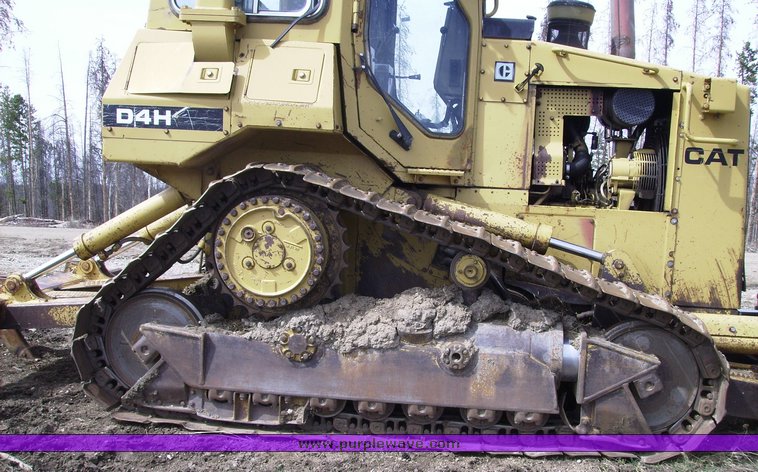 image for item 1011 1989 Caterpillar D4H dozer