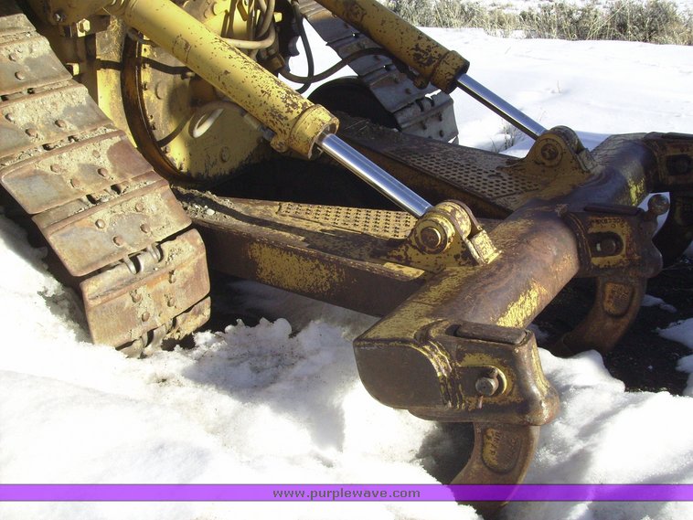 image for item 1011 1989 Caterpillar D4H dozer