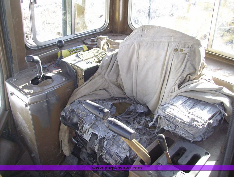 image for item 1011 1989 Caterpillar D4H dozer