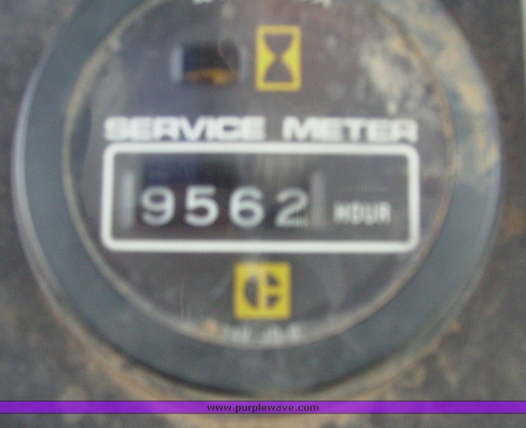 image for item 1011 1989 Caterpillar D4H dozer